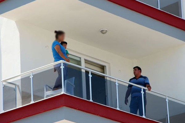 Kucağında bebeğiyle intihara kalkıştı!