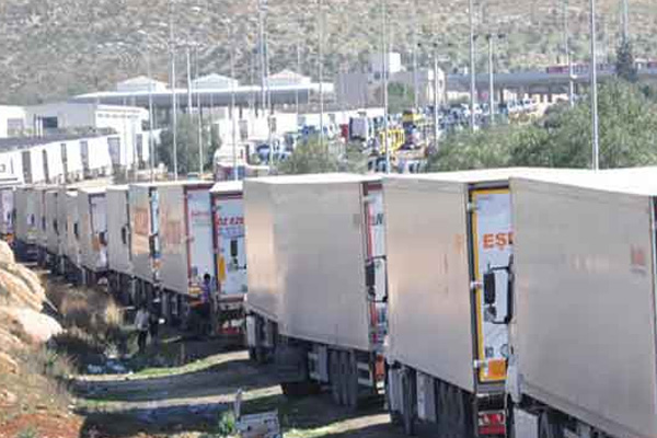 Gümrüklerde kilometrelerce TIR kuyruğu