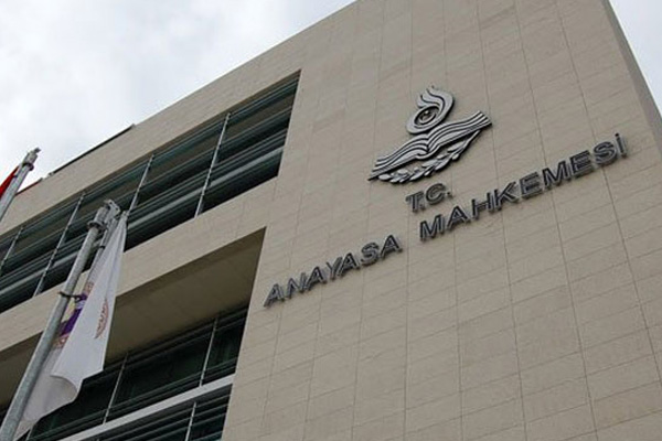 AYM'den yüksek sesli ezan kararı