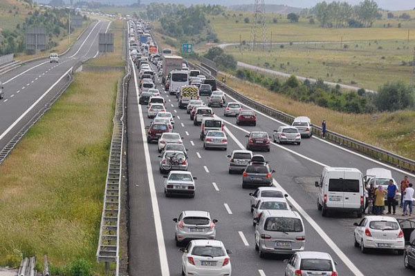 TEM Otoyolu'nda bayram yoğunluğu