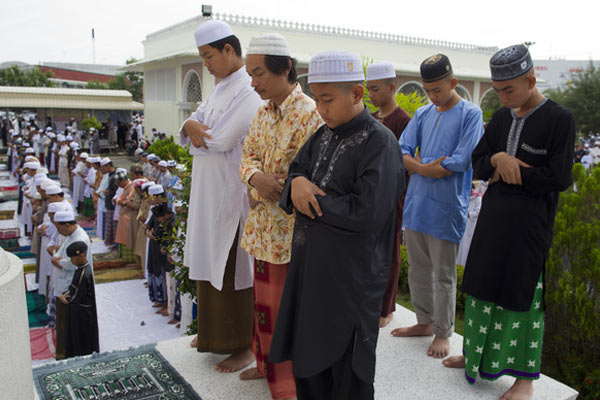 Camiden dönen Müslümanlar katledildi