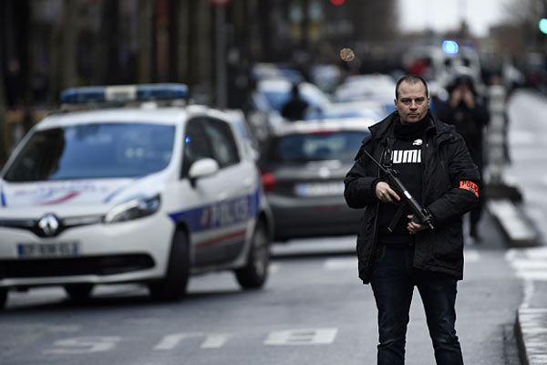 Fransa-İzlanda maçı öncesi patlama