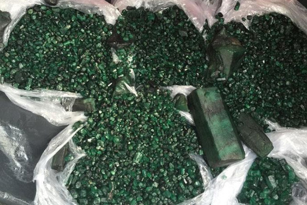 İstanbul'da milyon dolarlık zümrüt operasyonu