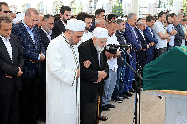 Milli Görüşün duayen ismi son yolculuğuna uğurlandı