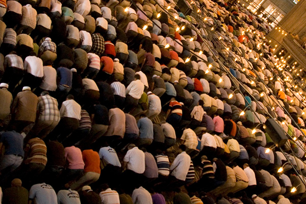 Hilal görünmedi! Körfez ülkeleri 1 gün daha oruç tutacak