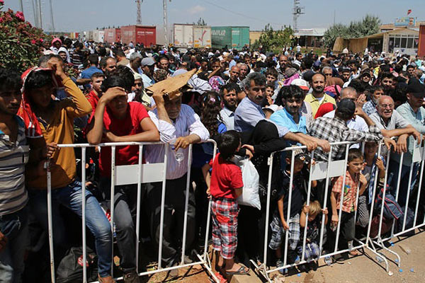 40 bin mülteci Suriye'ye geçti