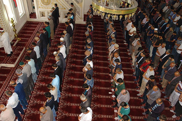 Yüksekova'da vatandaşlar 'huzur' için dua etti