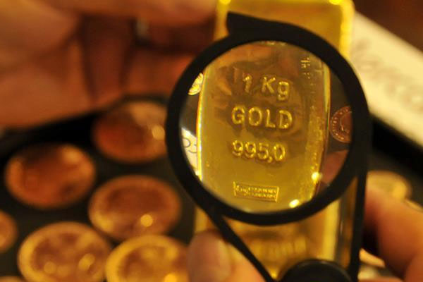 Altın 2.5 yılın zirvesinde