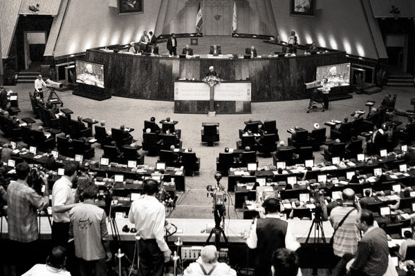 İran'da Sünnilere baskı Meclis gündeminde