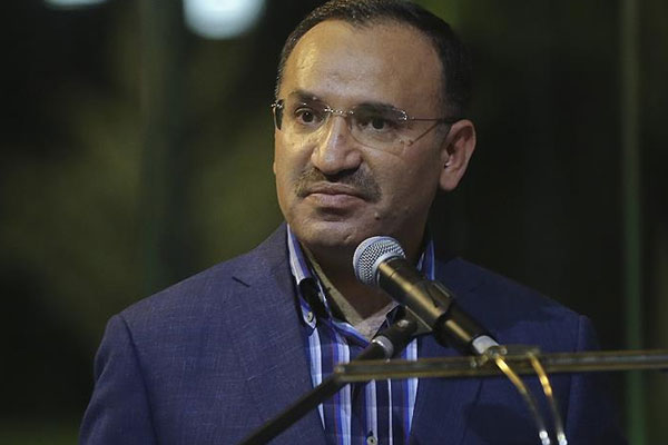 Bozdağ: Koalisyonun bombaları IŞİD'i vurmuyor