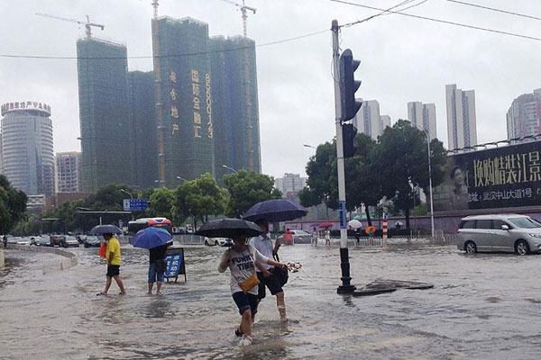 Çin'in dört bir yanını seller vuruyor