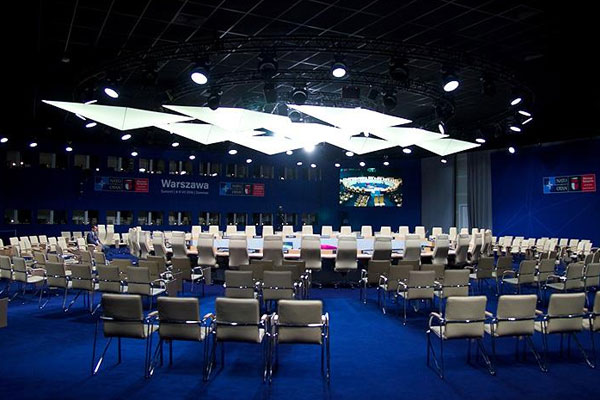 Kritik NATO zirvesine adım adım