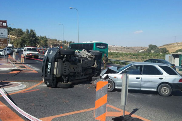 Batı Şeria'da İsrail askerlerine saldırı: 3 asker yaralı