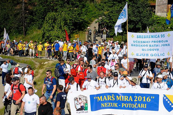 Bosna - Hersek'te Srebrenitsa yürüyüşü başladı
