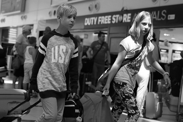 İlk Rus kafilesi çiçeklerle karşılandı