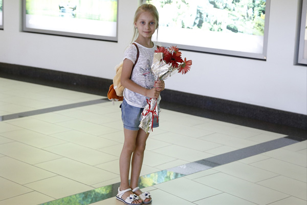 İlk Rus turist kafilesi çiçeklerle karşılandı