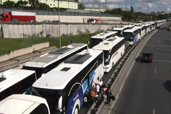 İstanbul otogarında büyük yoğunluk