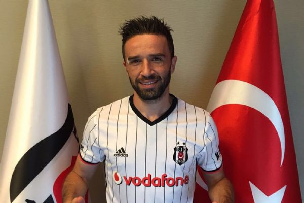 Gökhan Gönül Fenerbahçeli taraftarla tartıştı