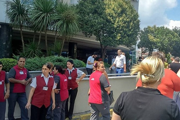 Kadıköy'deki AVM güvenlik nedeniyle boşaltıldı