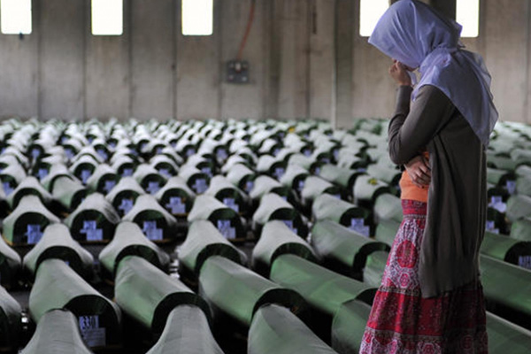 Soykırımın izleri 21 yıla rağmen hala belirgin