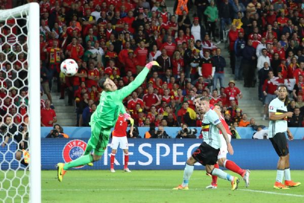 UEFA, EURO 2016'dan servet elde etti