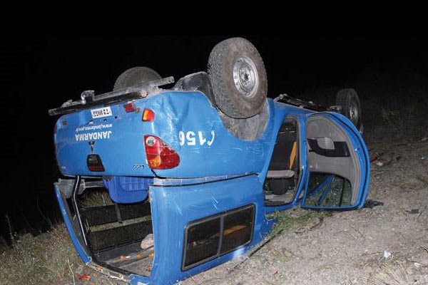 Askeri araç takla attı