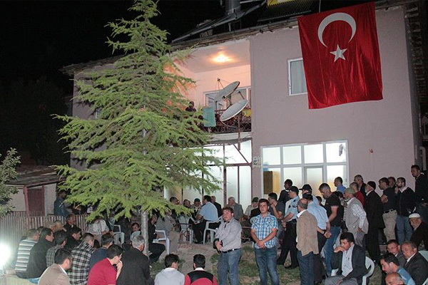 Kazada yaralanan polis şehit oldu