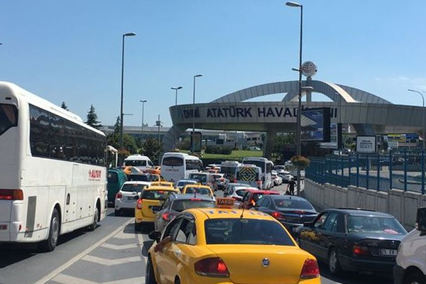 Atatürk Havalimanı'nda yoğunluk