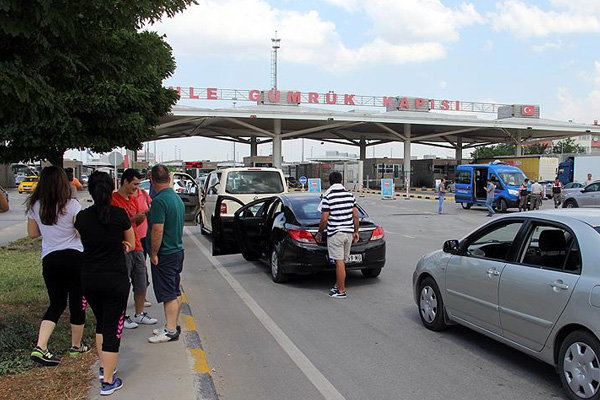 Kapıkule'de tüm zamanların yolcu giriş rekorunun kırıldı