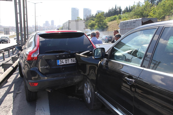 TEM'de zincirleme kaza