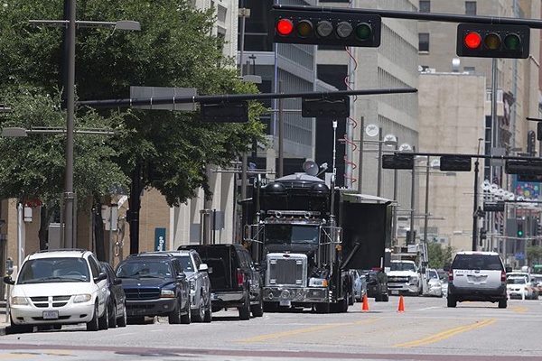FBI soruşturması Dallas'ta hayatı felç etti