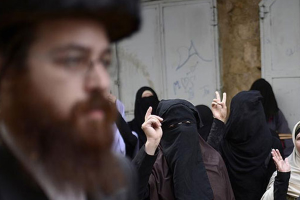 Yahudi yerleşimciler Mescid-i Aksa'ya girdi