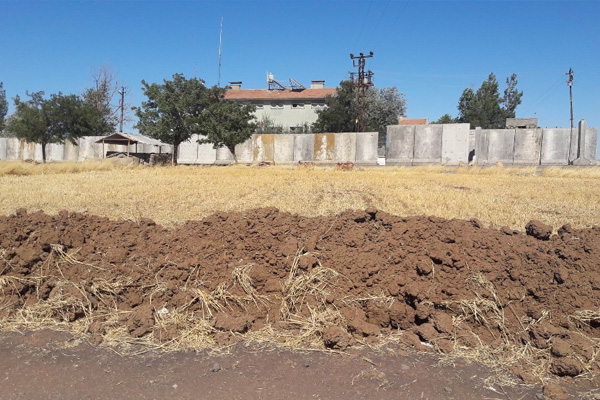 Diyarbakır'da karakollara hendekli önlem