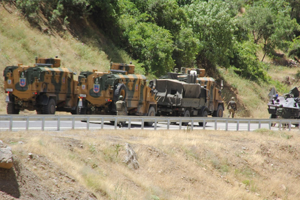 Hakkari-Çukurca karayolunda çatışma çıktı