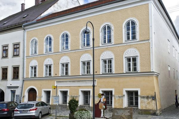 'Hitler'in evini yıkmak en temiz çözüm'