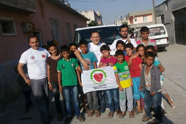 Yardımeli, Akçakale'de de mültecileri yalnız bırakmadı