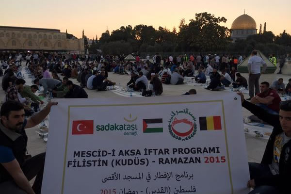 Sadakataşı, Mescid-i Aksa'da iftar verdi