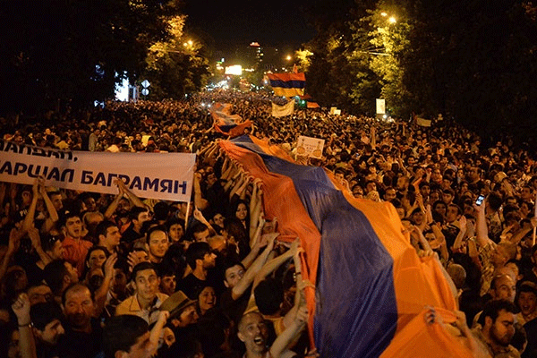 Ermenistan'da protestolar sürüyor