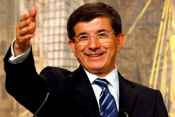 Davutoğlu kadınlarla bir araya geldi