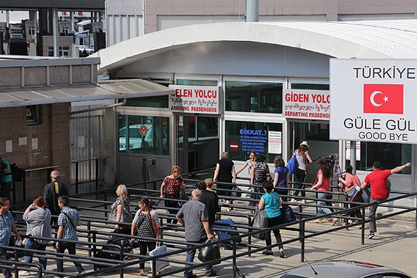 Sınırdaki yoğunluğa labirent önlemi