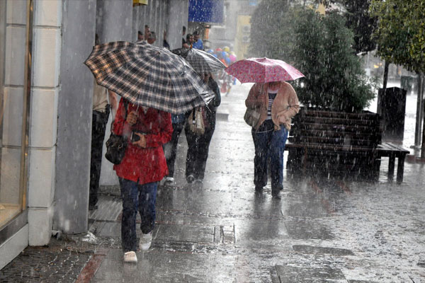 Sağanak yağışlar etkisini sürdürüyor