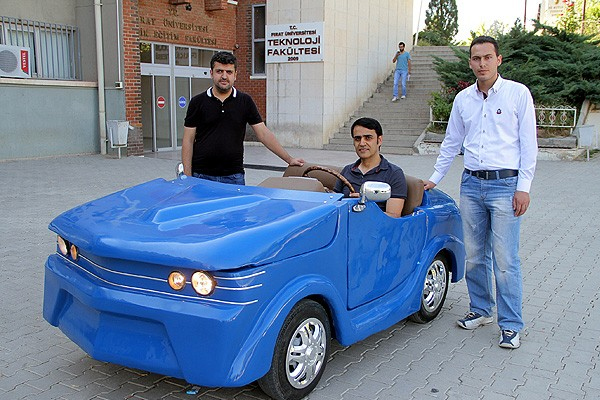 Cep harçlıklarıyla otomobil yaptılar