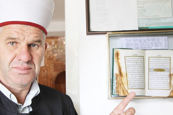 Sırplar o Kur'an-ı Kerim'i yakamadı