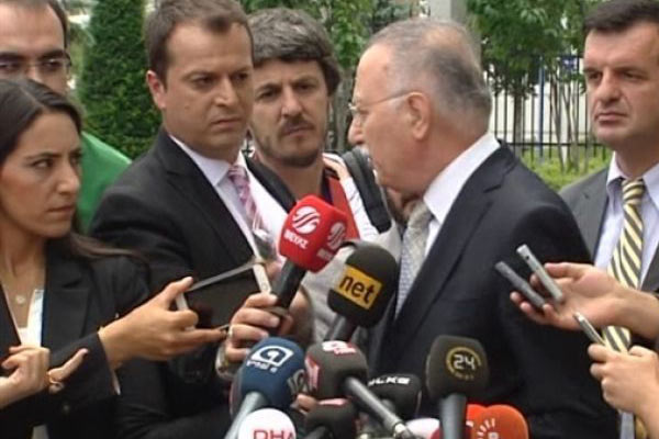 Ekmeleddin İhsanoğlu'na muhabirden tepki