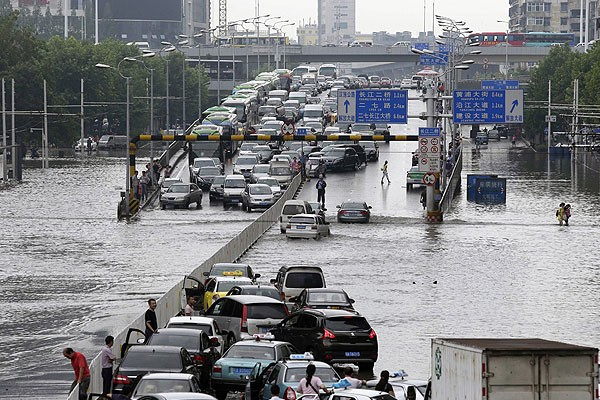 Çin'de sel ve toprak kayması: 28 ölü