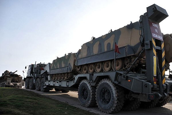 'Türkiye, Suriye'de askeri müdahaleye hazırlanıyor'