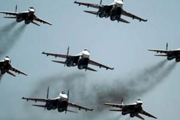 Çukurca'da uçak hareketliliği