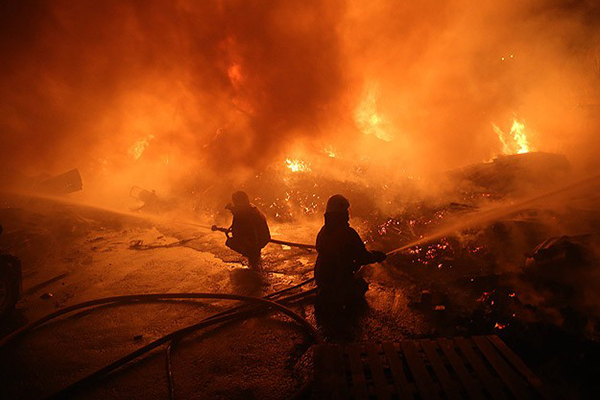 Hurda deposunda yangın