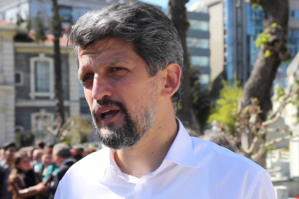 Garo Paylan Markar Esayan'a yüklendi