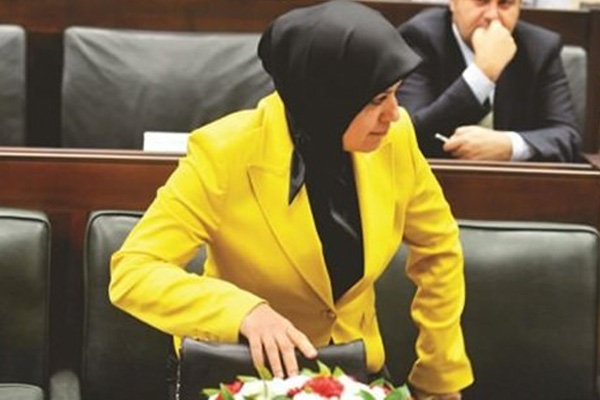 Yeni vekilin acemiliği güldürdü